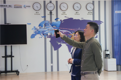 英國陜西商會參訪中歐班列 助力陜西企業(yè)“走出去”推動陜西貨物進出口